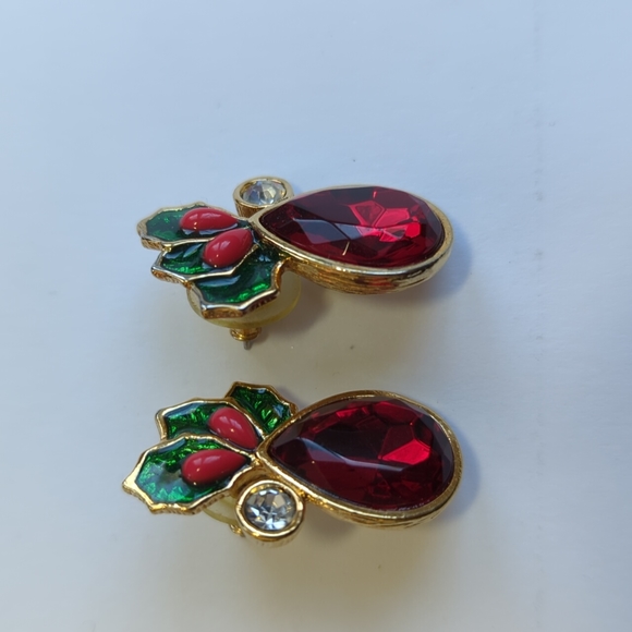 Vintage AVON Red Holly Berry Earrings - Picture 1 of 4